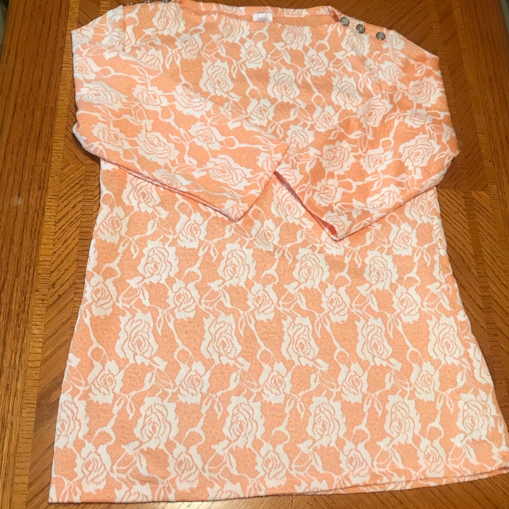 Beautiful peach blouse, flower design. Size large.